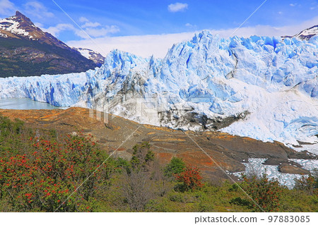 Perito Moreno Glacier in El Calafate, Patagonia of Argentina Perito Moreno Glacier in El Calafate, Patagonia of Argentina 97883085