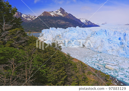 Perito Moreno Glacier in El Calafate, Patagonia of Argentina 97883129