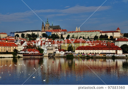 布拉格城堡和布拉格老城 97883360