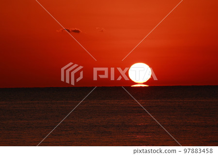 Daruma sun appears on the horizon 97883458