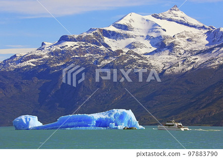 Argentino lake, snowcapped mountain and icebergs, Patagonia landscape, Argentina 97883790
