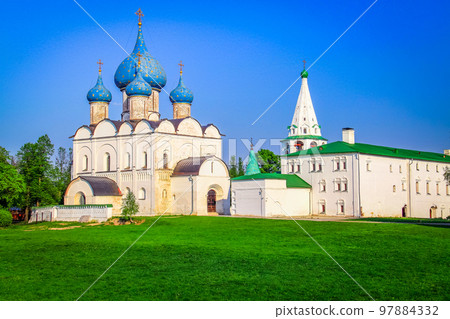Suzdal village in Golden Ring of Russia, idyllic landscape 97884332