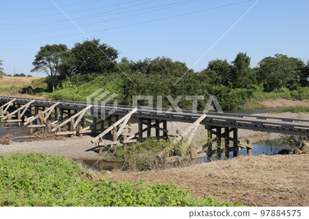 埼玉縣坂戶市島田市橫跨小志部川的島田橋 埼玉縣坂戶市島田市橫跨小志部川的島田橋 97884575