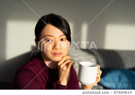 一個女人在想 97884654