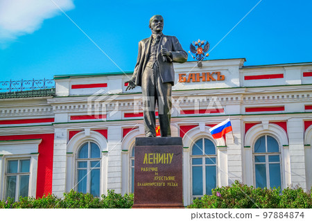 Lenin and Vladimir old town in Golden Ring of Russia at sunset Lenin and Vladimir old town in Golden Ring of Russia at sunset 97884874