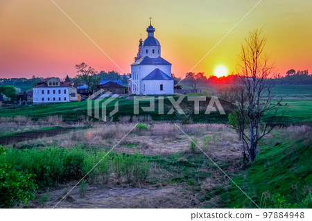 Suzdal village in Golden Ring of Russia, idyllic landscape 97884948