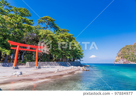 (Shizuoka Prefecture) Nishiizu Toda, Morokuchi Shrine Torii and Mt. Fuji (Shizuoka Prefecture) Nishiizu Toda, Morokuchi Shrine Torii and Mt. Fuji 97884977