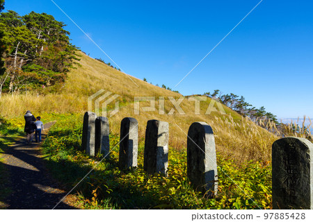 Scenery around Mt. Houki seen from Mt. Goenzan (November 2022) 97885428