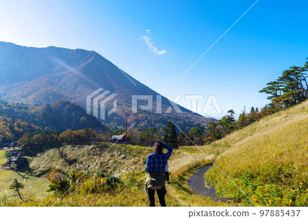 從禦圓山看到的寶岐山周邊風景（2022年11月） 97885437