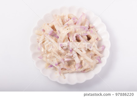 Red shigure radish and tuna mayonnaise salad Red shigure radish and tuna mayonnaise salad 97886220