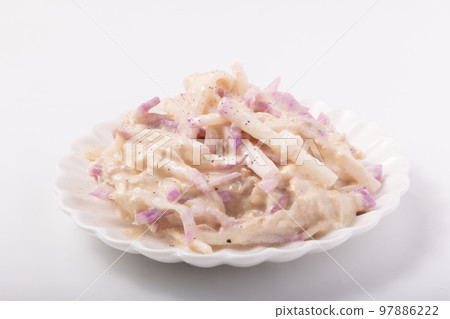 Red shigure radish and tuna mayonnaise salad Red shigure radish and tuna mayonnaise salad 97886222