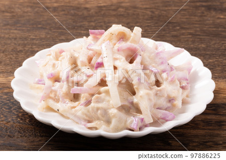 Red shigure radish and tuna mayonnaise salad Red shigure radish and tuna mayonnaise salad 97886225