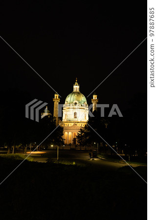 Famous Karls Chruch in Vienna at night Famous Karls Chruch in Vienna at night 97887685