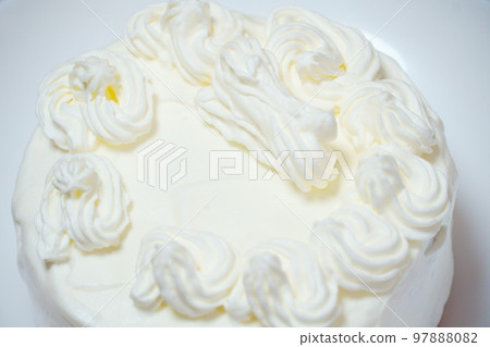 cake in the making 97888082