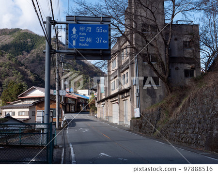 Scenery of the main street of Tambayama Village, Tambayama Village, Yamanashi Prefecture Scenery of the main street of Tambayama Village, Tambayama Village, Yamanashi Prefecture 97888516