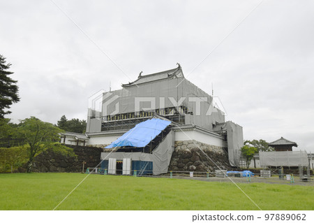 Shiroishi Castle under restoration (August 28, 2022) Shiroishi Castle under restoration (August 28, 2022) 97889062