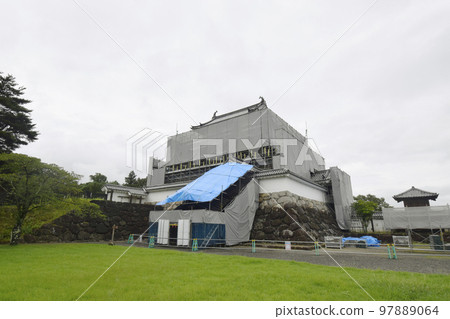 Shiroishi Castle under restoration (August 28, 2022) 97889064