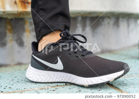 one foot in shoes 97890052