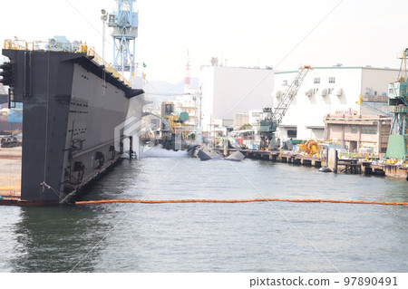 川崎重工神戶工廠的潛艇啟動發動機 97890491