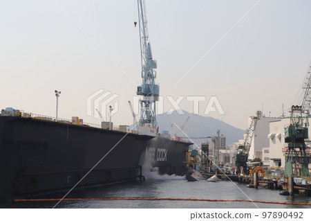 川崎重工神戶工廠的潛艇啟動發動機 97890492