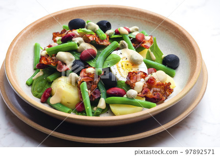 salad of green and red beans with black olives, spinach, boiled egg and bacon salad of green and red beans with black olives, spinach, boiled egg and bacon 97892571