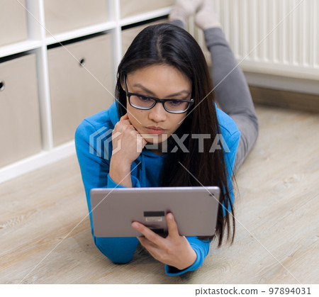Young woman works with a tablet computer 97894031