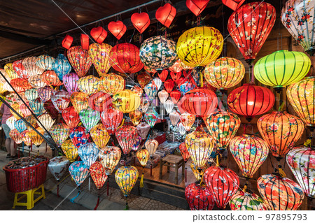 Night view of lanterns in Hoi An city, Vietnam 97895793
