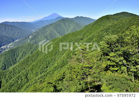 道子山中的赤倉岳 從宇巴賀岩眺望富士山和道子山脊 97895972