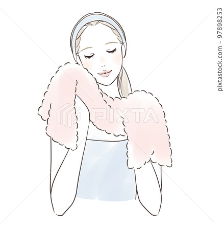 一個微笑的女人用毛巾擦臉 97898253