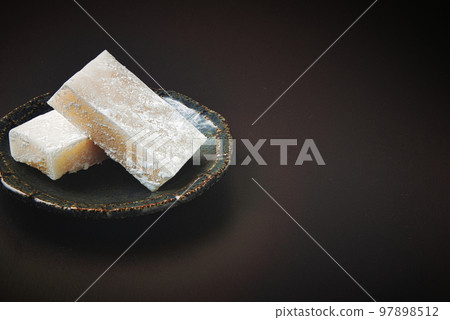 烘烤前切下仍然堅硬的年糕 97898512