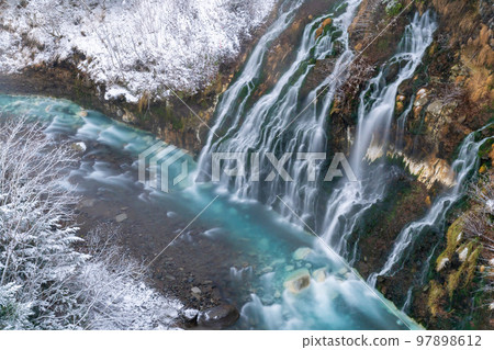 Snow-covered Shirahige Falls 97898612