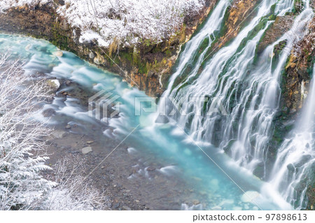 Snow-covered Shirahige Falls 97898613