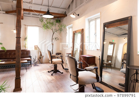 有老式家具的美髮沙龍 有老式家具的美髮沙龍 97899791