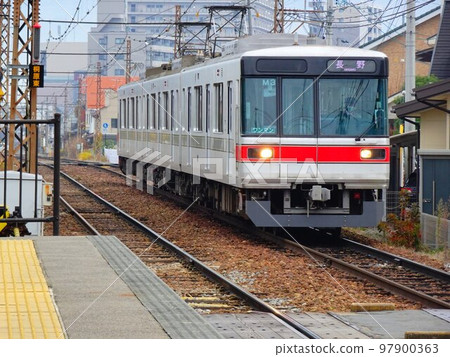 長野縣長野市 3000系列通過長野電鐵桐原站 長野縣長野市 3000系列通過長野電鐵桐原站 97900363
