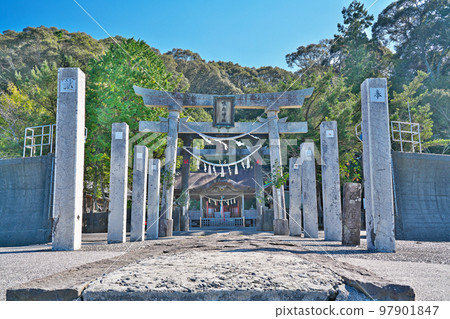 [Narumashi Shrine] Narumashi Uranouchi, Susaki City, Kochi Prefecture 97901847