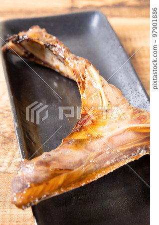 金槍魚咬 97901886