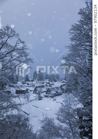 Snow scenery World Heritage "Ainokura Gassho-zukuri Village" Nanto City, Toyama Prefecture 97902134
