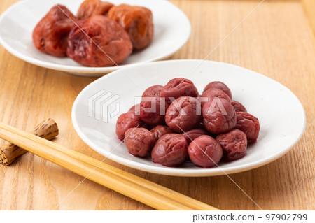 Two kinds of pickled plums 97902799