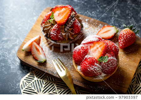 Strawberry tart cafe 97903397