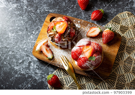 Strawberry tart cafe 97903399