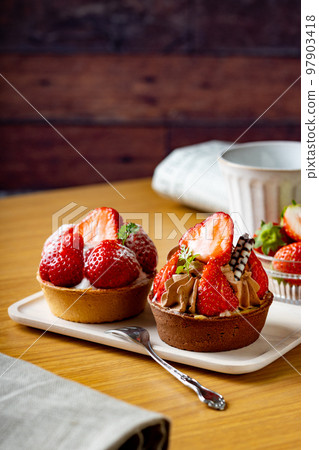 草莓撻咖啡館 97903418