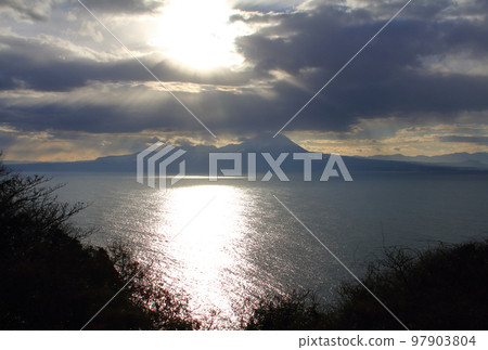 Mt. Daisen viewed from the observation deck of the Mihonoseki lighthouse parking lot in Mihonoseki-cho, Matsue City, Shimane Prefecture (Tottori Prefecture) 97903804