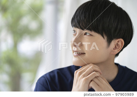 年輕人簡介 97903989