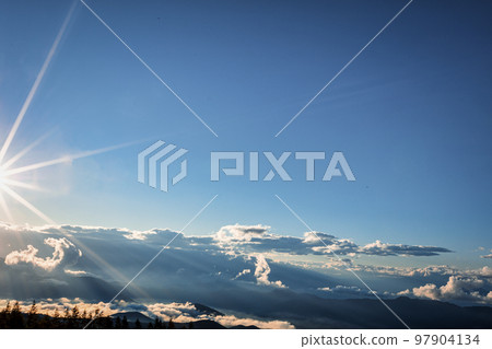 從富士山五合目看到的雲海和日落 97904134