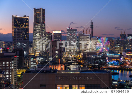 << Kanagawa Prefecture >> Night view of Yokohama Minato Mirai and date spots 97904459