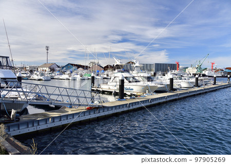 Shoot the scenery of Hakodate Port Marina at Hakodate Port West Wharf in Hakodate City, Hokkaido in winter Shoot the scenery of Hakodate Port Marina at Hakodate Port West Wharf in Hakodate City, Hokkaido in winter 97905269