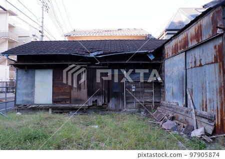 Unoccupied vacant house Unoccupied vacant house 97905874