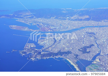Aerial view of Wakayama City and its surroundings 97905884