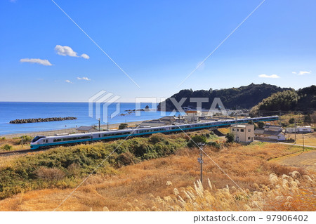 羽立海岸的特快日立 97906402