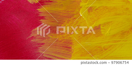 塗上紅色和黃色的油漆 塗上紅色和黃色的油漆 97906754